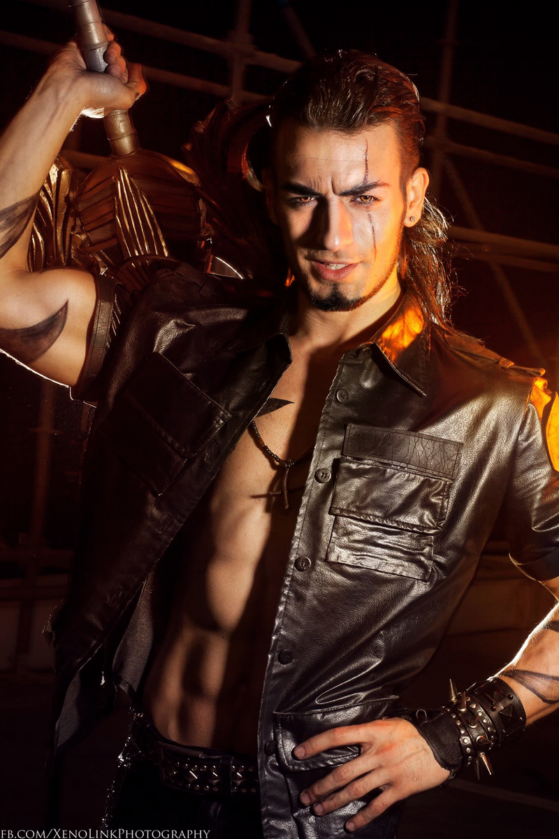 Cosplay by Leon Chiro | Photo by Xenolink